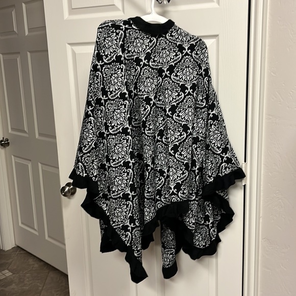 Black silver and grey size LG ruffle accented cape - Picture 3 of 3